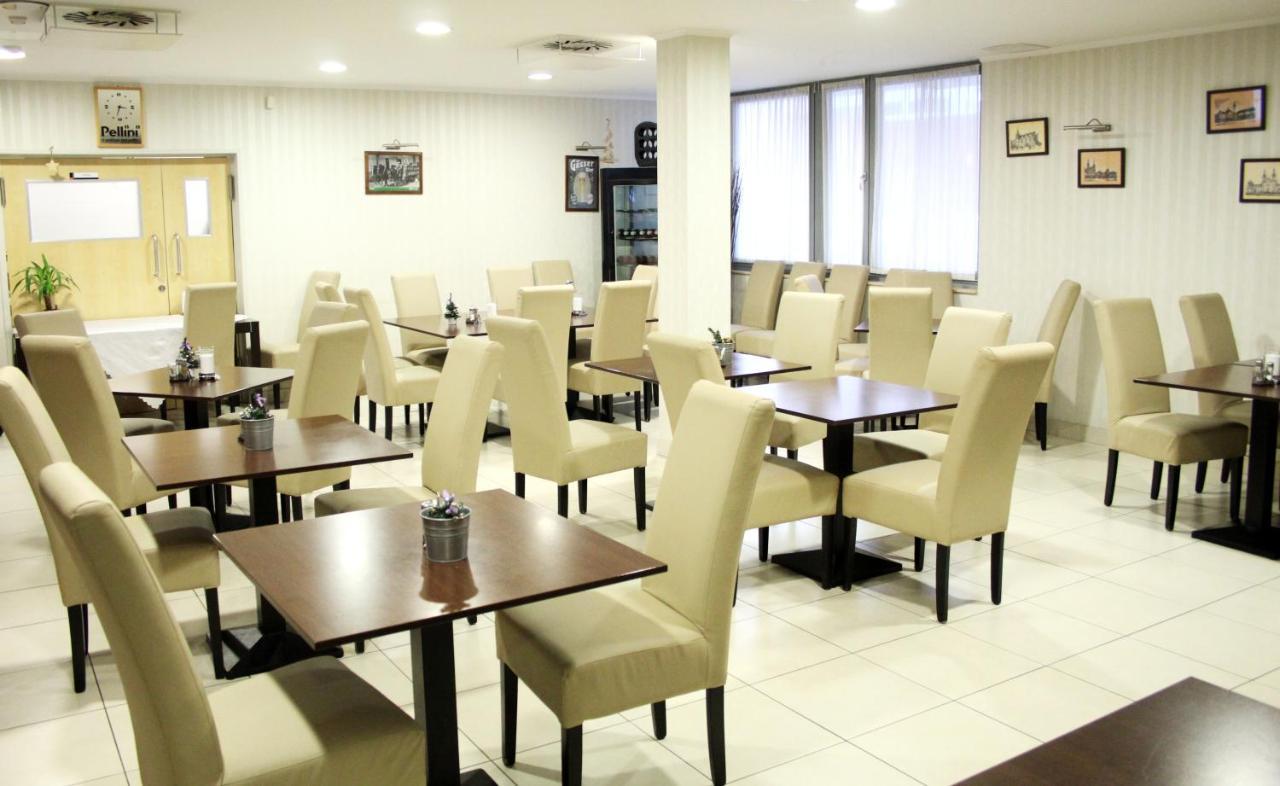 Corner Hotel Angyalfoeld بودابست المظهر الخارجي الصورة