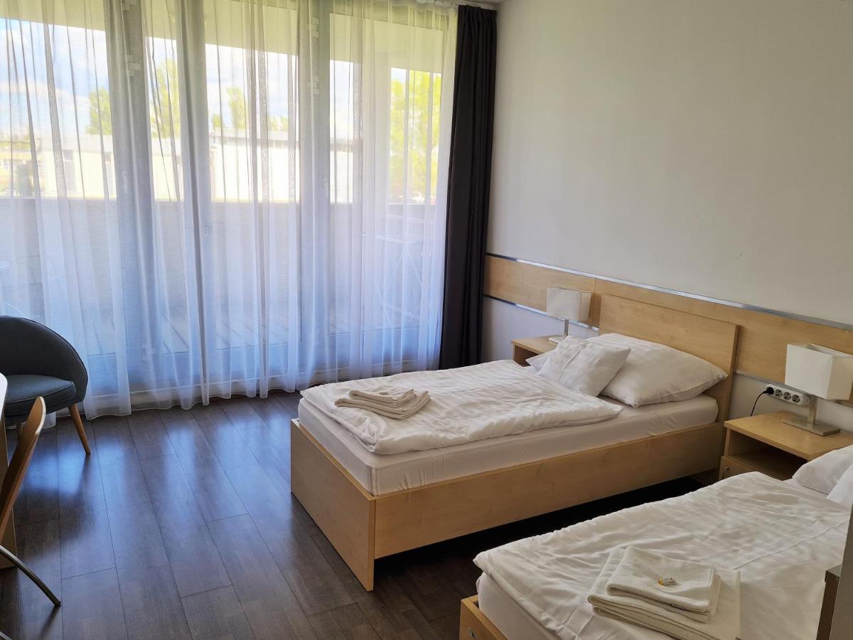 Corner Hotel Angyalfoeld بودابست المظهر الخارجي الصورة
