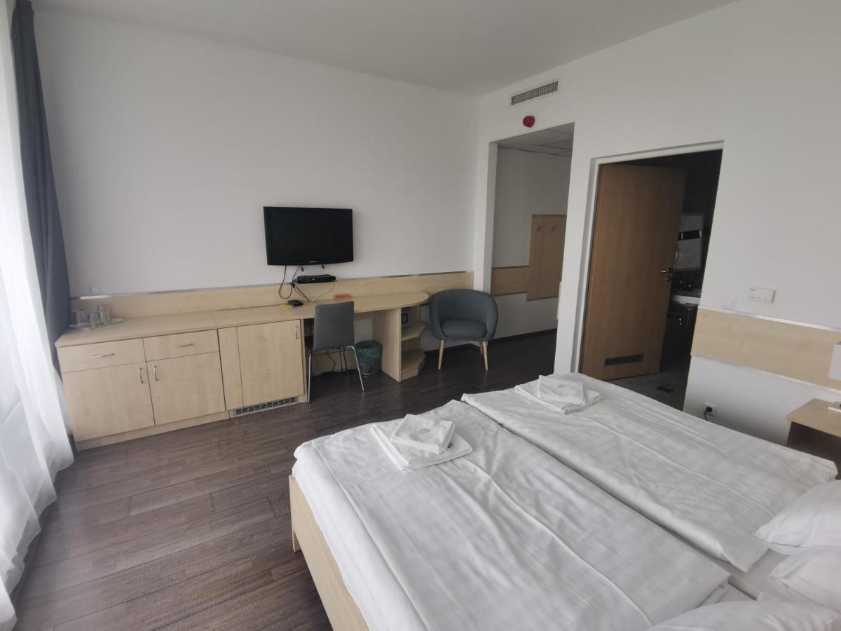 Corner Hotel Angyalfoeld بودابست المظهر الخارجي الصورة